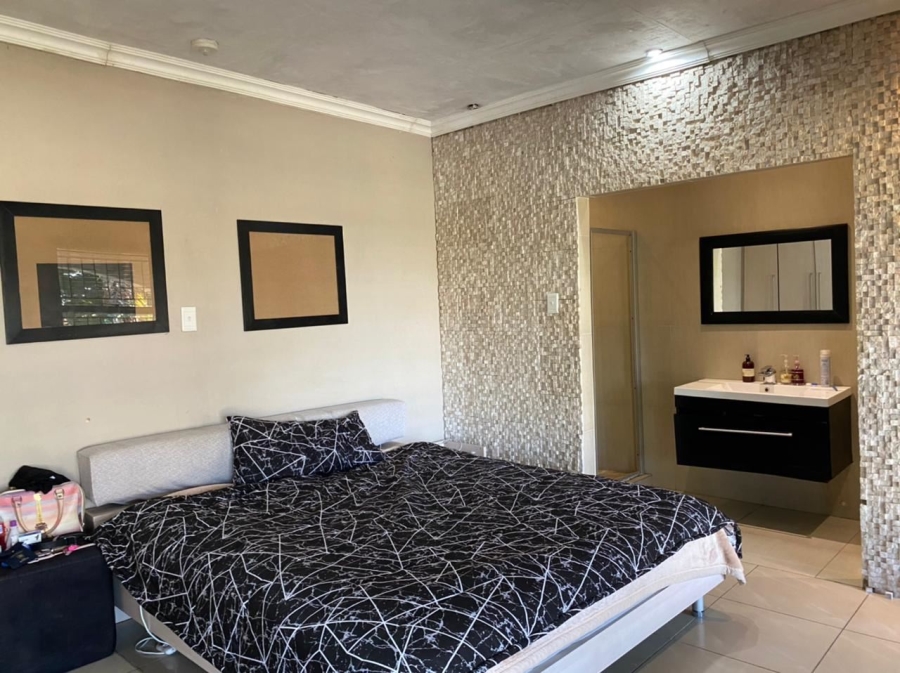 4 Bedroom Property for Sale in Zinniaville North West